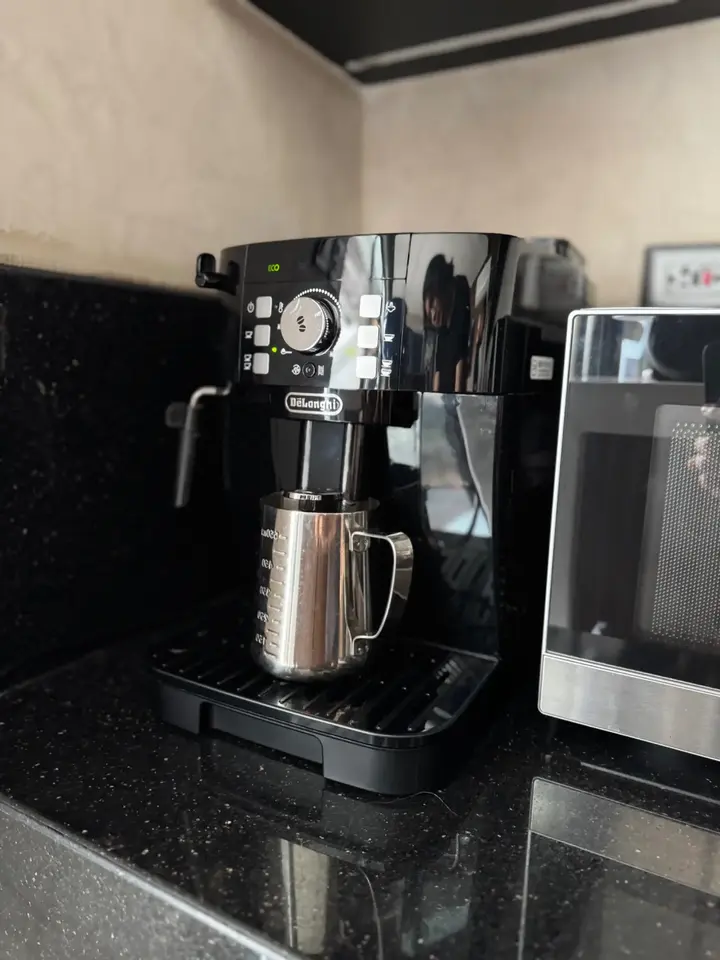 Coffee and refreshment station inside BienPoMD Aesthetics